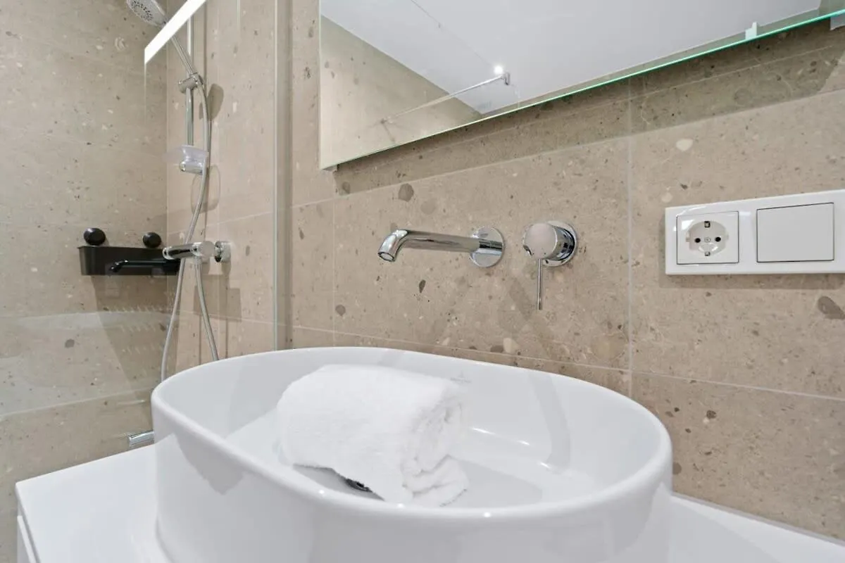 Appartamento Luxurious 2Br Apt With Balcony In Lussemburgo